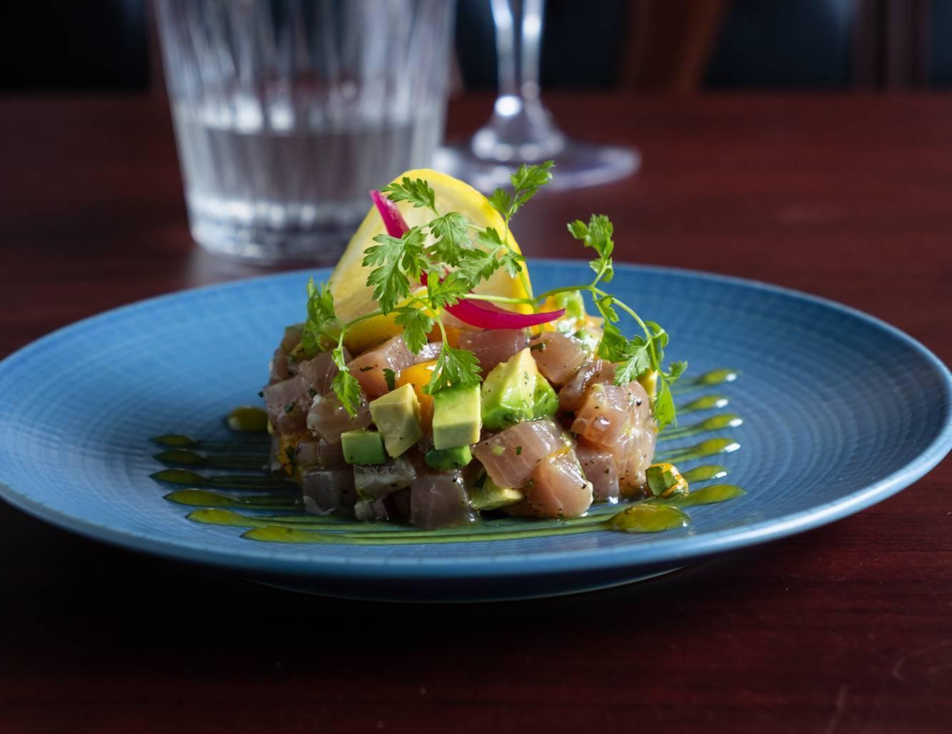 Tartare saumon avocat mangue